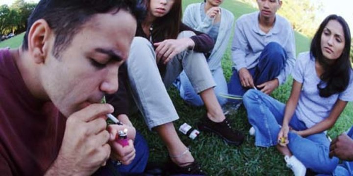 los-adolescentes-espanoles-empiezan-a-fumar-a-los-13-anos.jpg